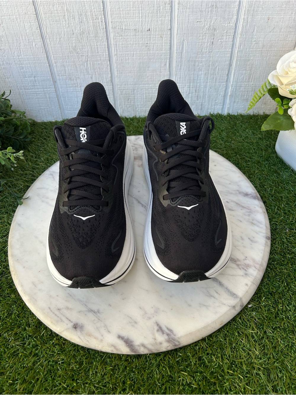 HOKA
Clifton 10 Road-Running black/white shoes Women size 8 gently used - Picture 6 of 15